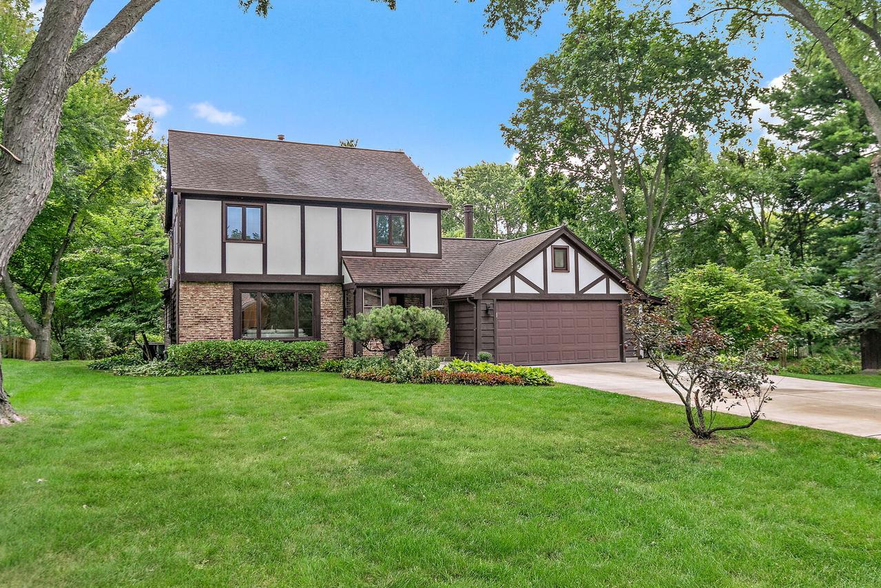 2916 Skyline Dr., Crystal Lake, IL 60012