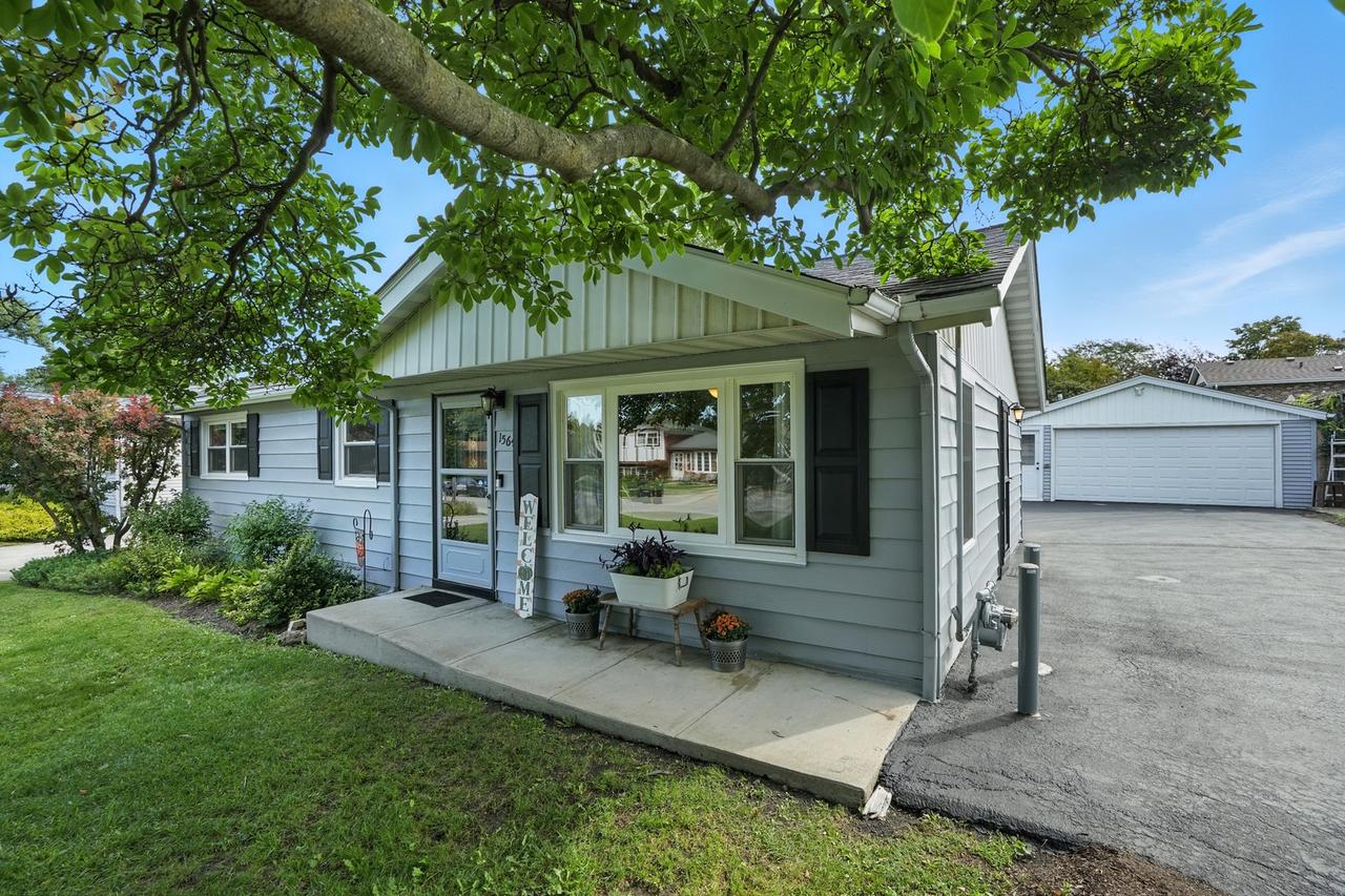 15641 Laramie Ave., Oak Forest, IL 60452