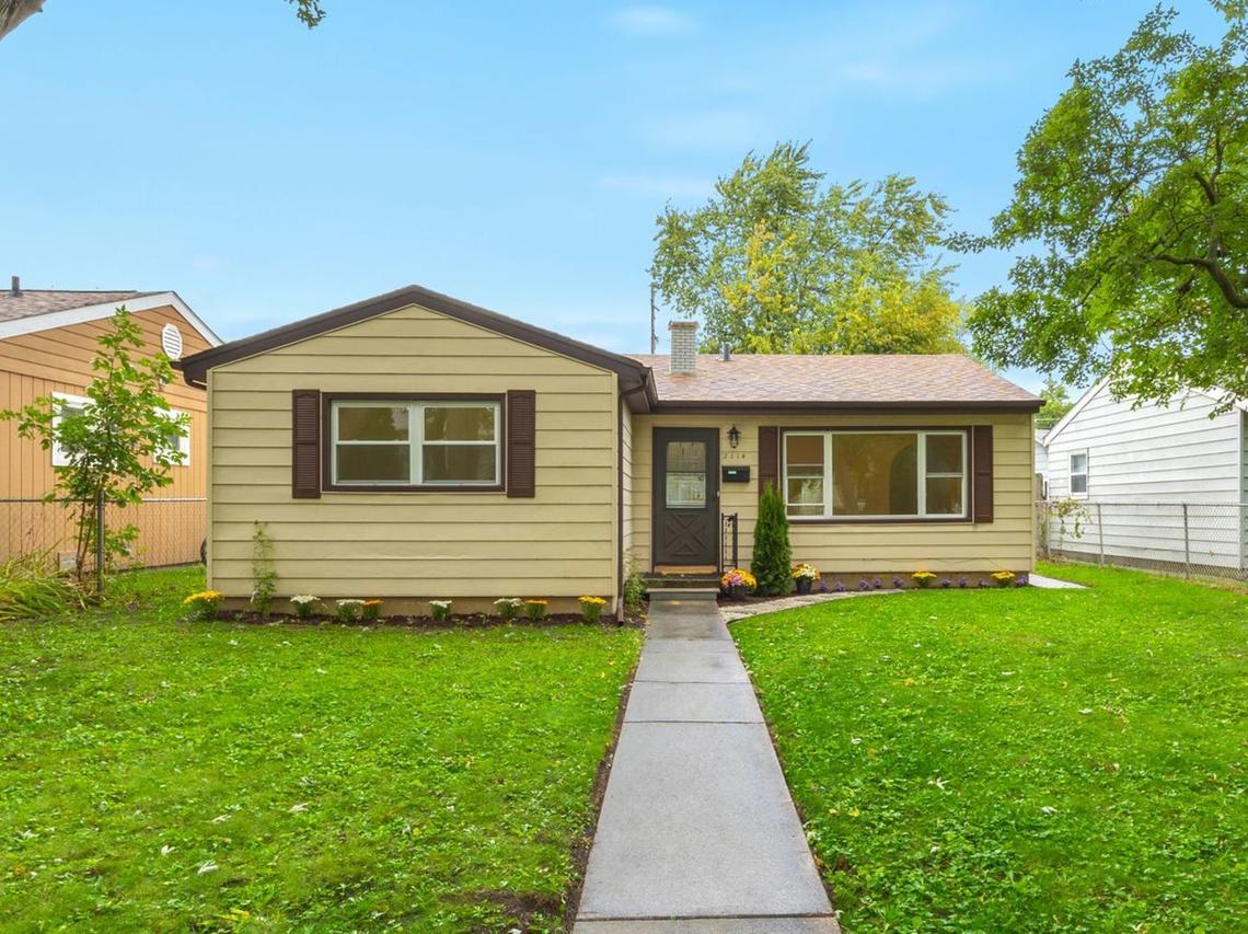 2114 20th St., Zion, IL 60099