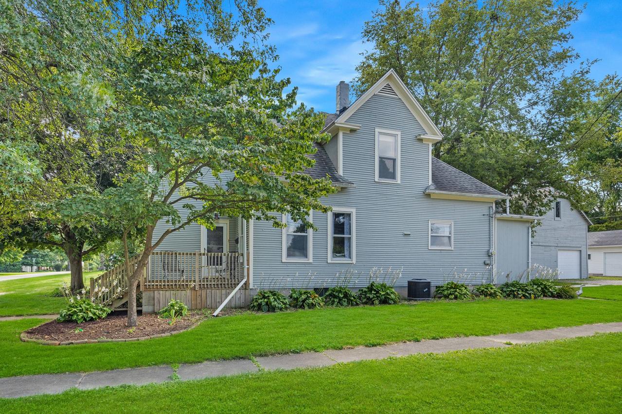 208 N East St., Lexington, IL 61753