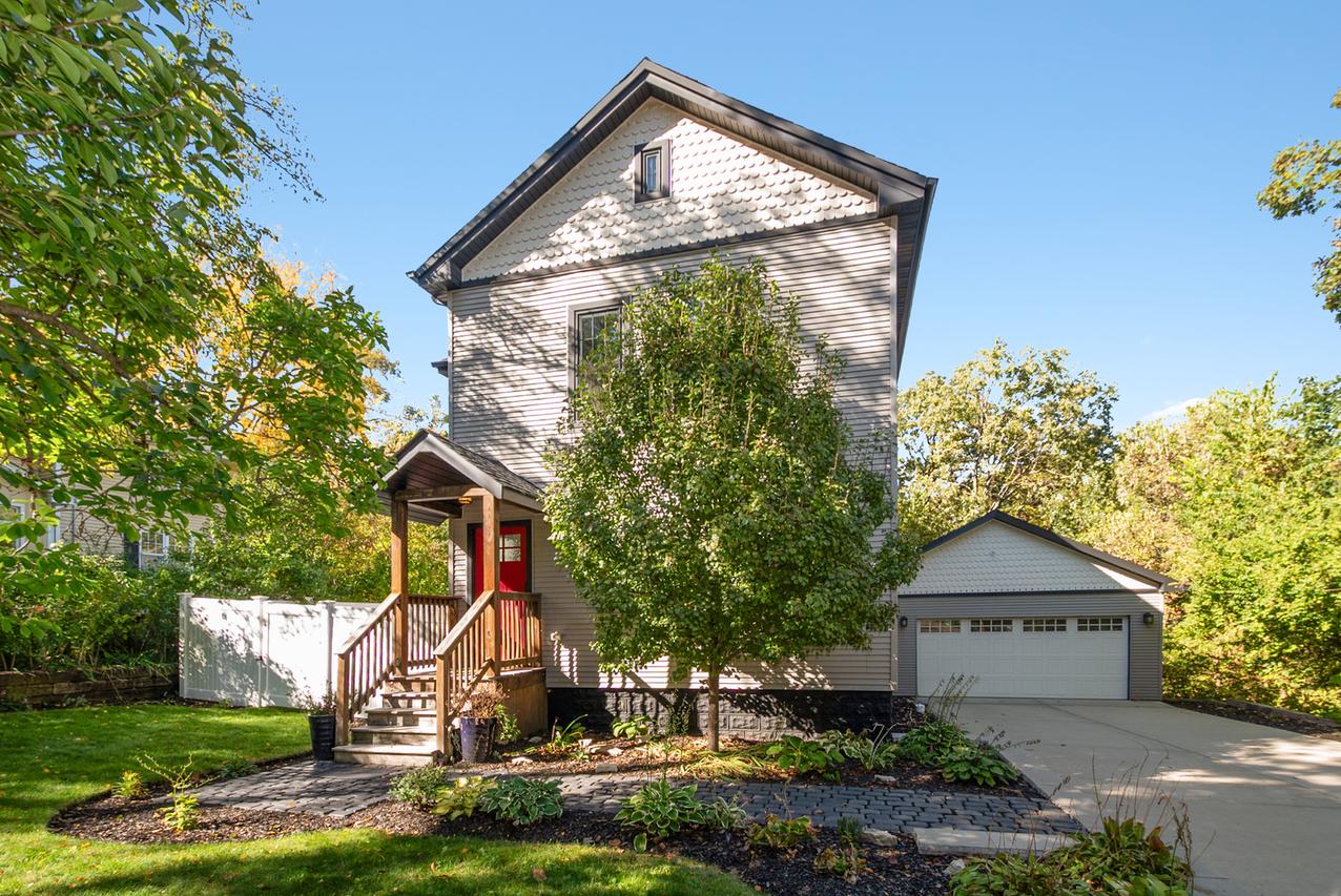 1112 Vinewood Ave., Willow Springs, IL 60480