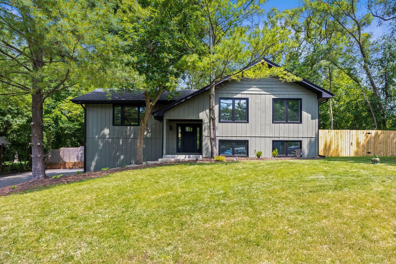9704 Captains Dr., Algonquin, IL 60102