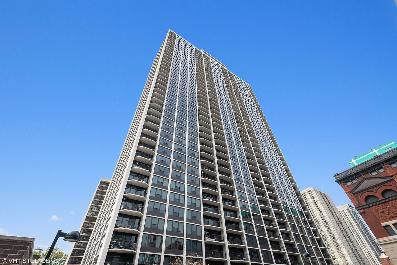 1560 N Sandburg Ter. #411J, Chicago, IL 60610