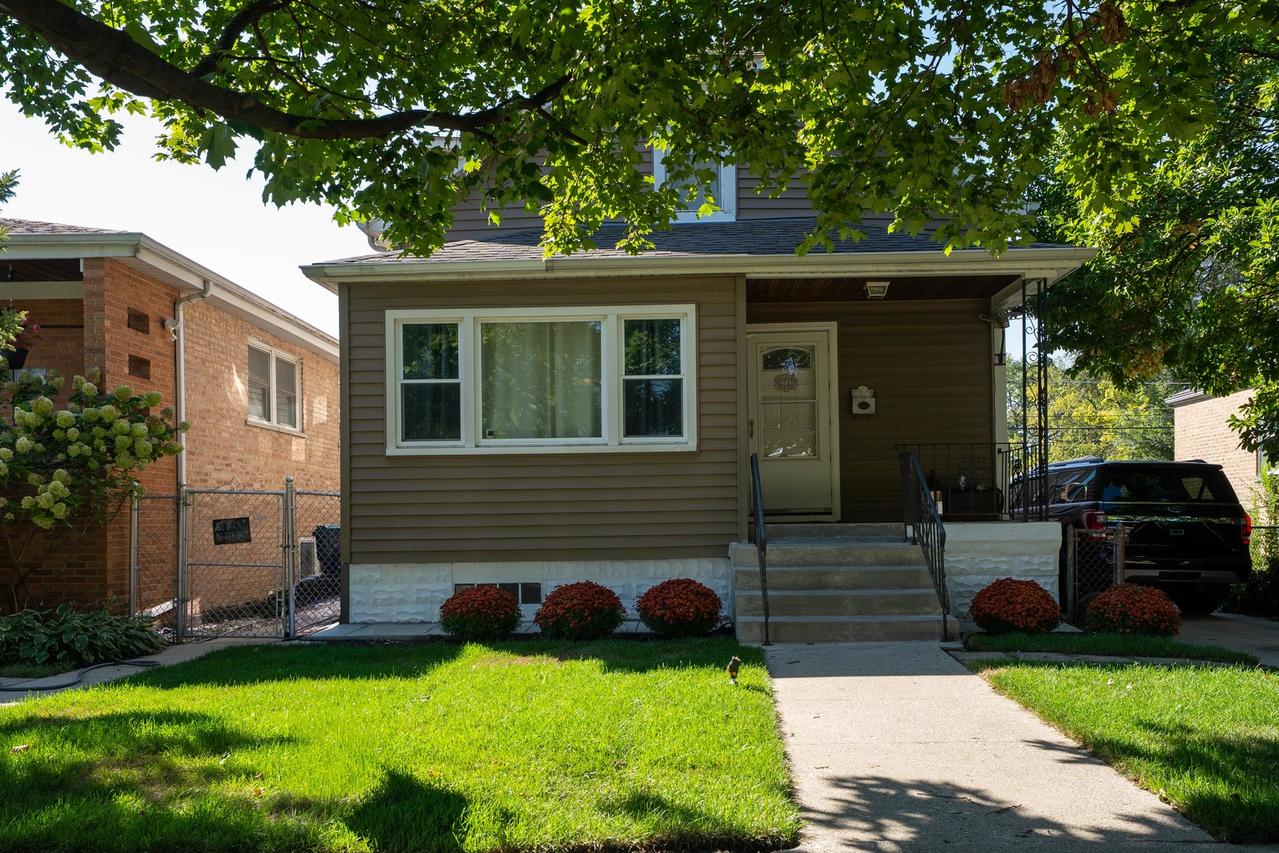 2711 W 98th Pl., Evergreen Park, IL 60805