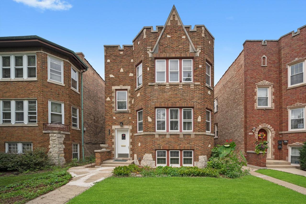 1916 Kenilworth Ave., Berwyn, IL 60402