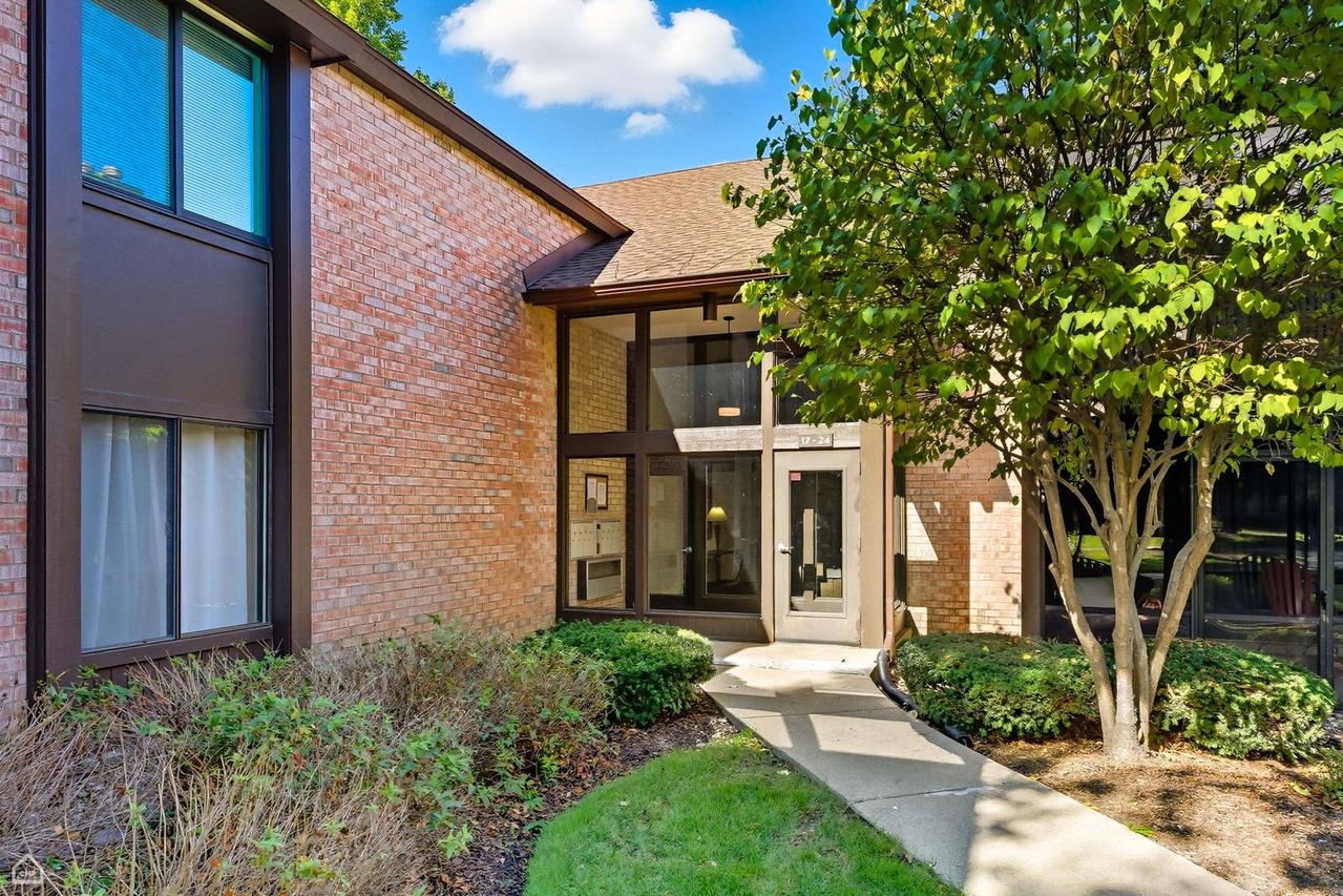 740 Saint Andrews Ln. #22, Crystal Lake, IL 60014