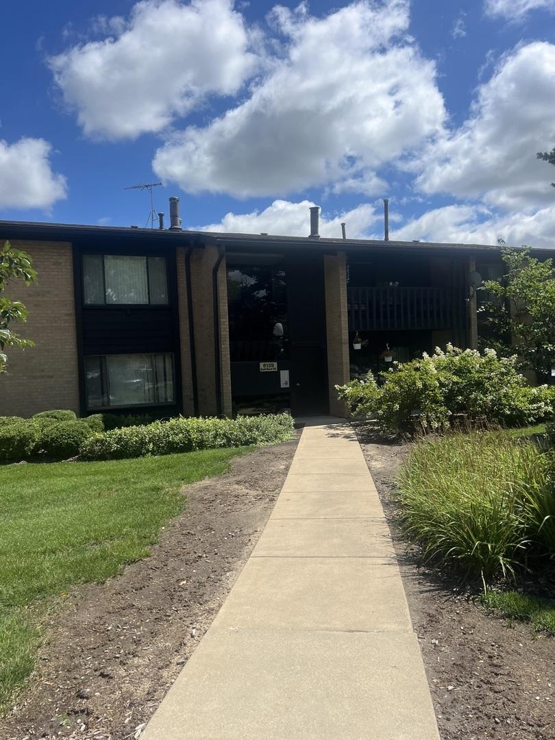 6139 Knoll Wood Rd. #103, Willowbrook, IL 60527