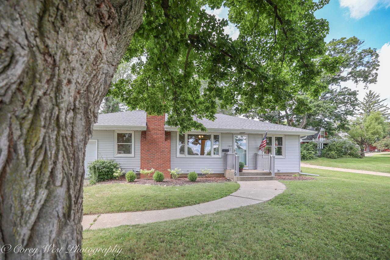104 S 10th St., Oregon, IL 61061