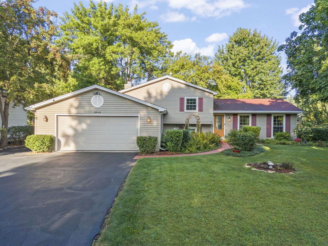 10S506 Whittington Ln., Naperville, IL 60564