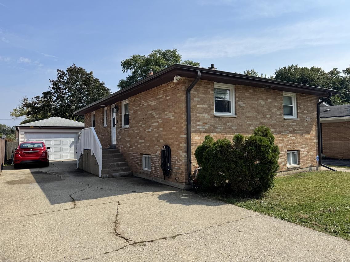 1019 N Lewis Ave., Waukegan, IL 60085