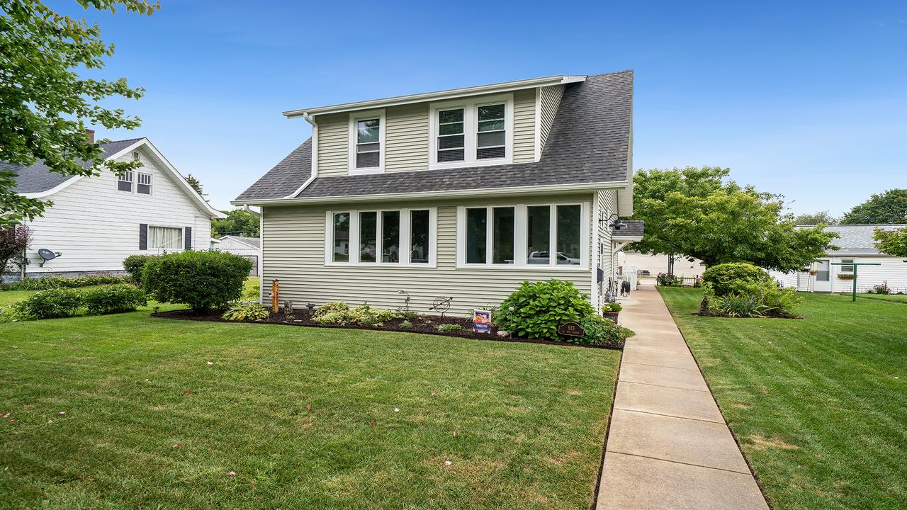 915 N 8th St., Rochelle, IL 61068