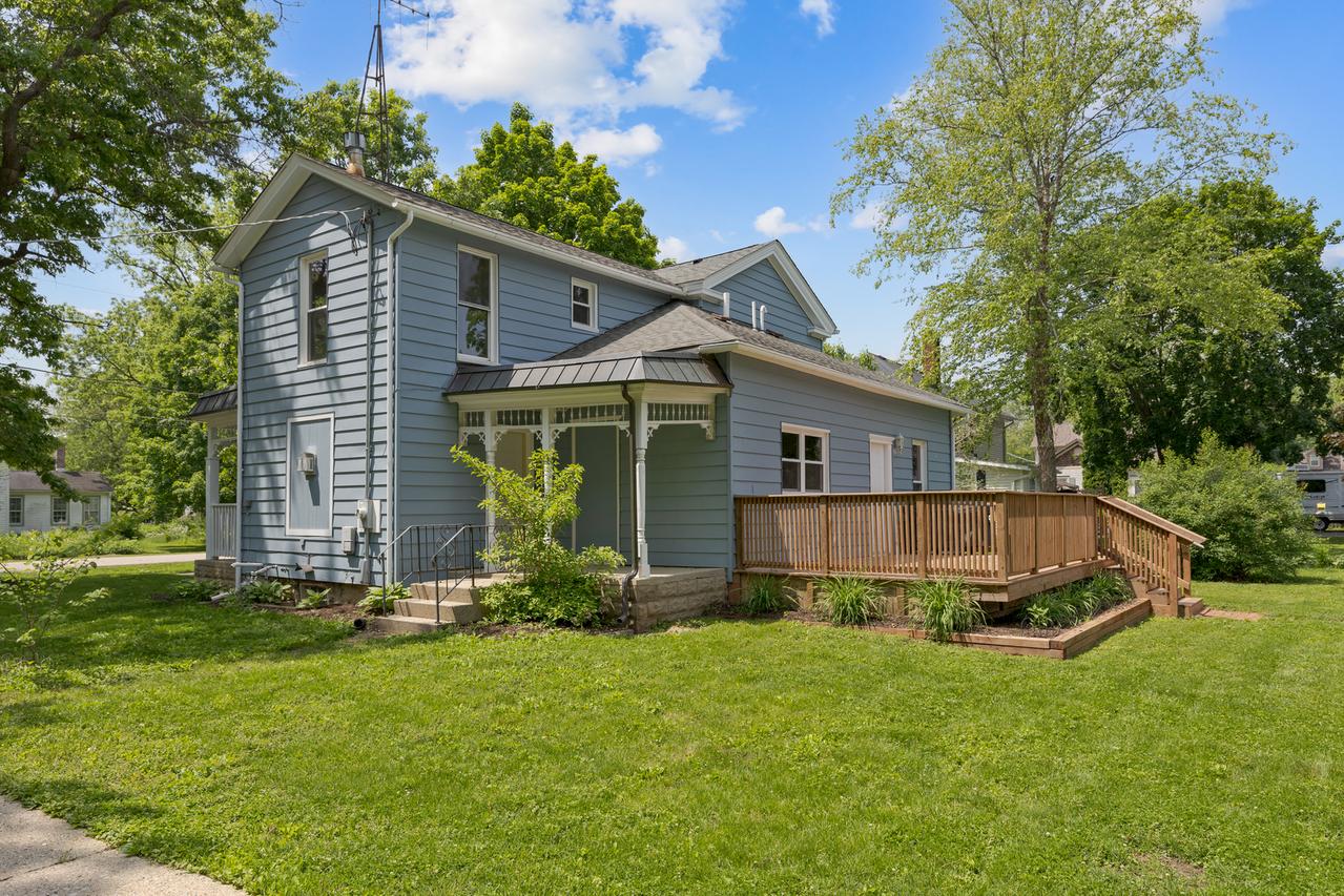 5702 Market St., Richmond, IL 60071