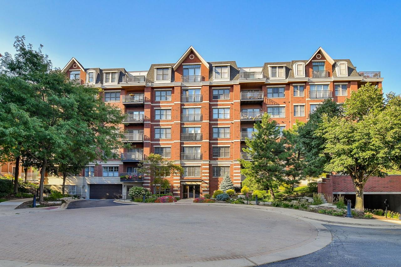 255 E Liberty Dr. #302, Wheaton, IL 60187