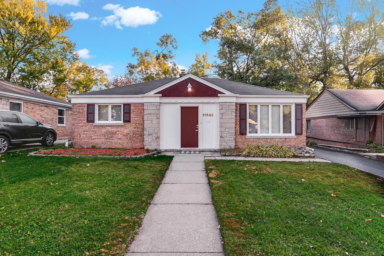 17649 Dundee Ave., Homewood, IL 60430