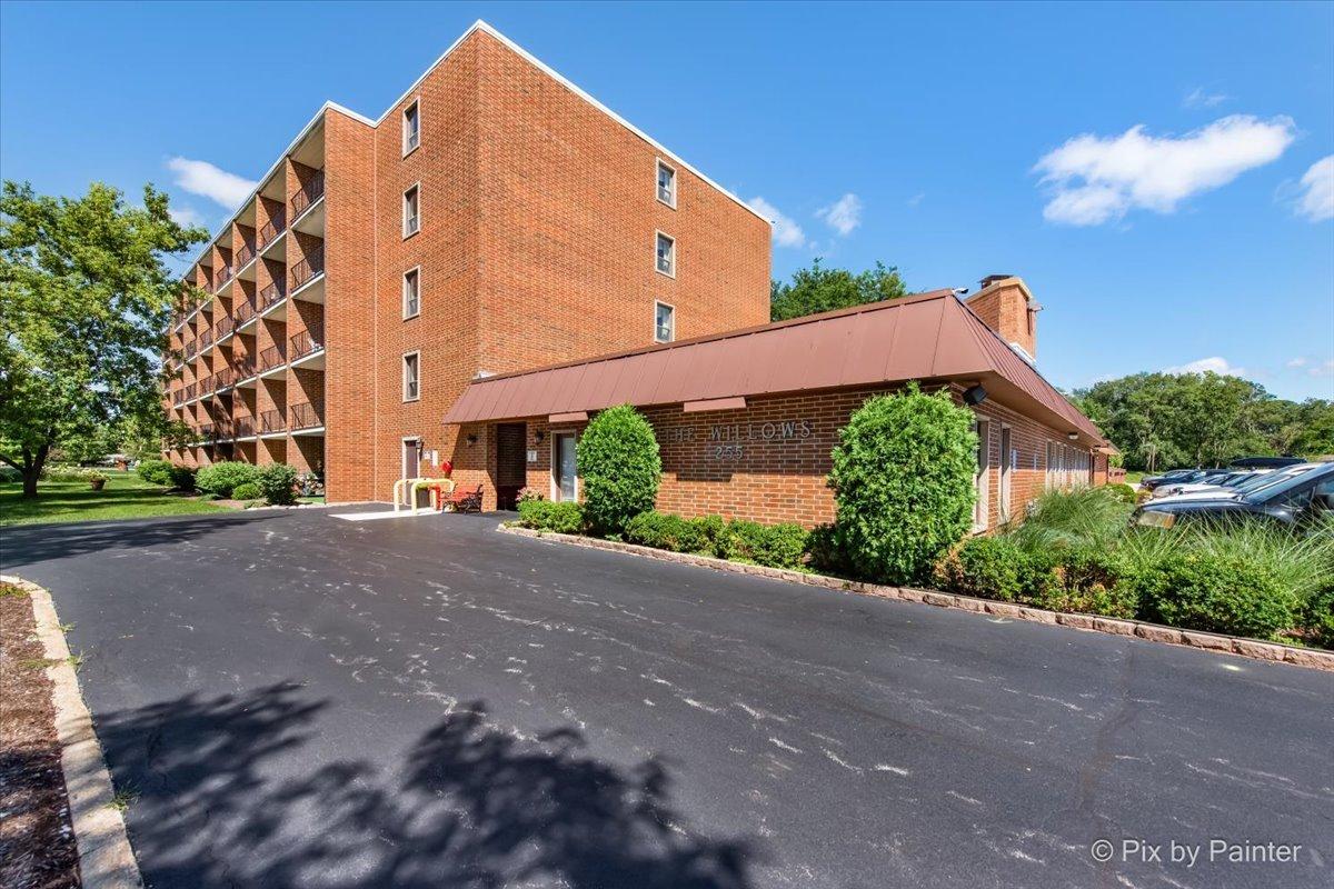 255 S West Ave. #308, Elmhurst, IL 60126