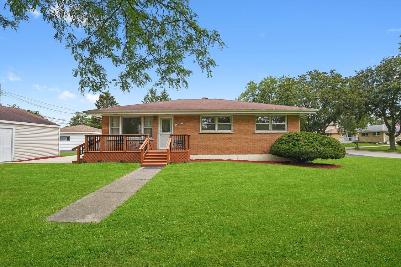 337 E Fullerton Ave., Elmhurst, IL 60126