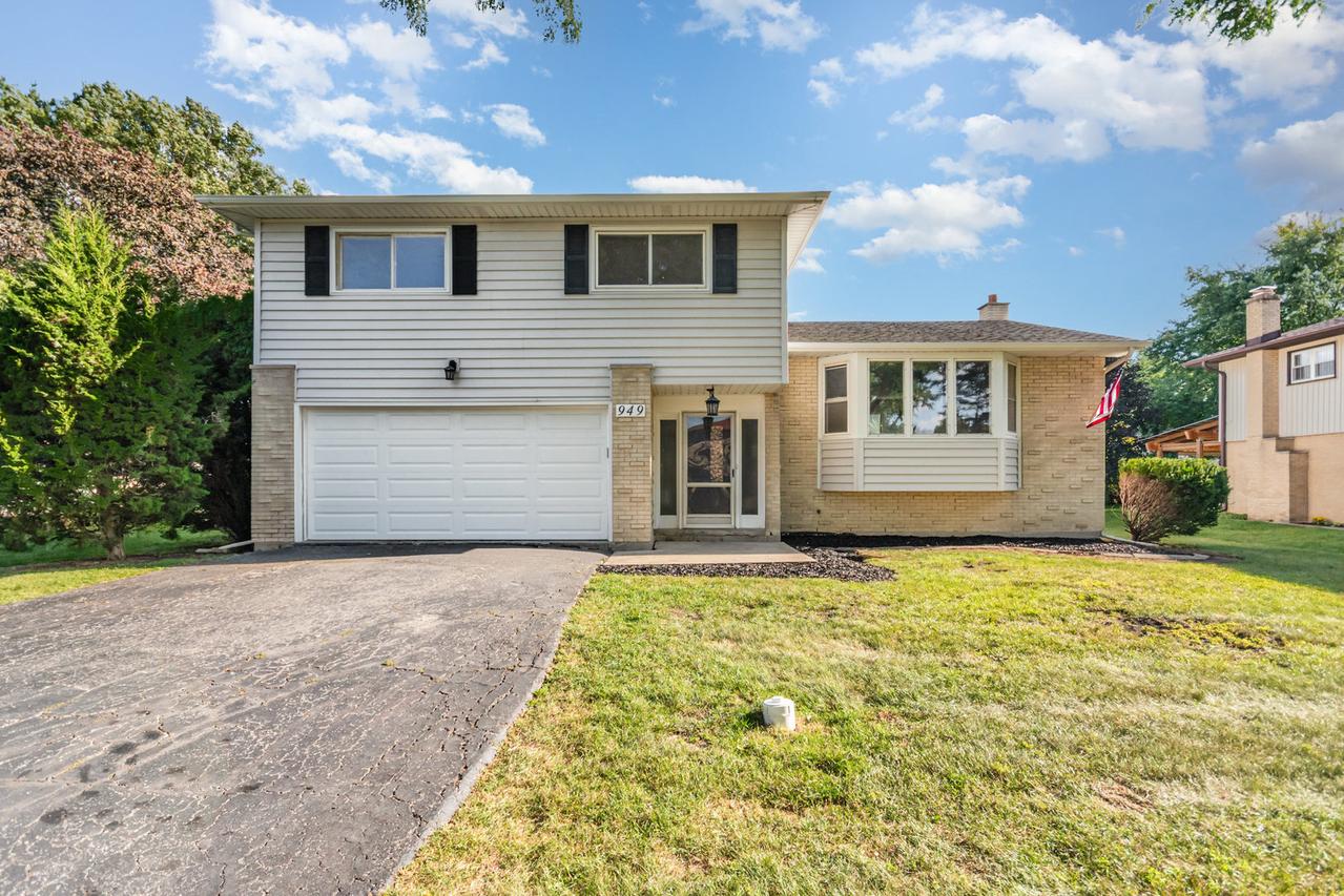 949 Rose Ln., Wheeling, IL 60090