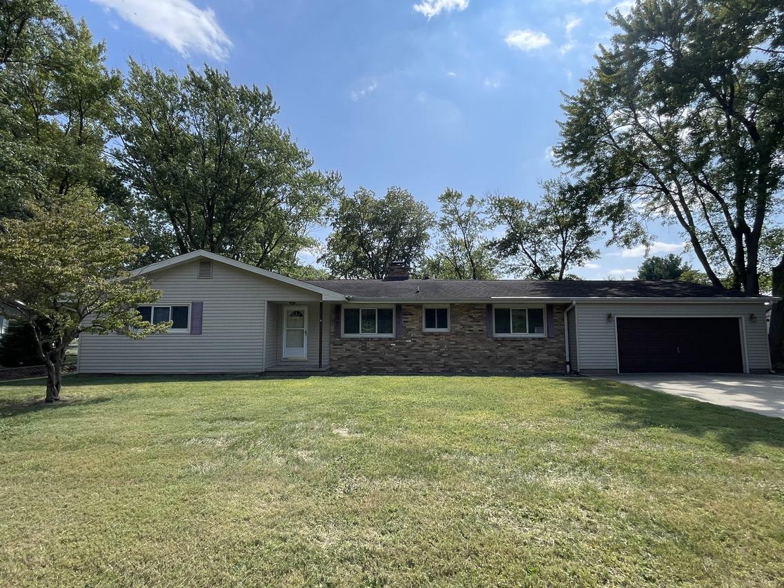 57 Mary Ln., Champaign, IL 61822