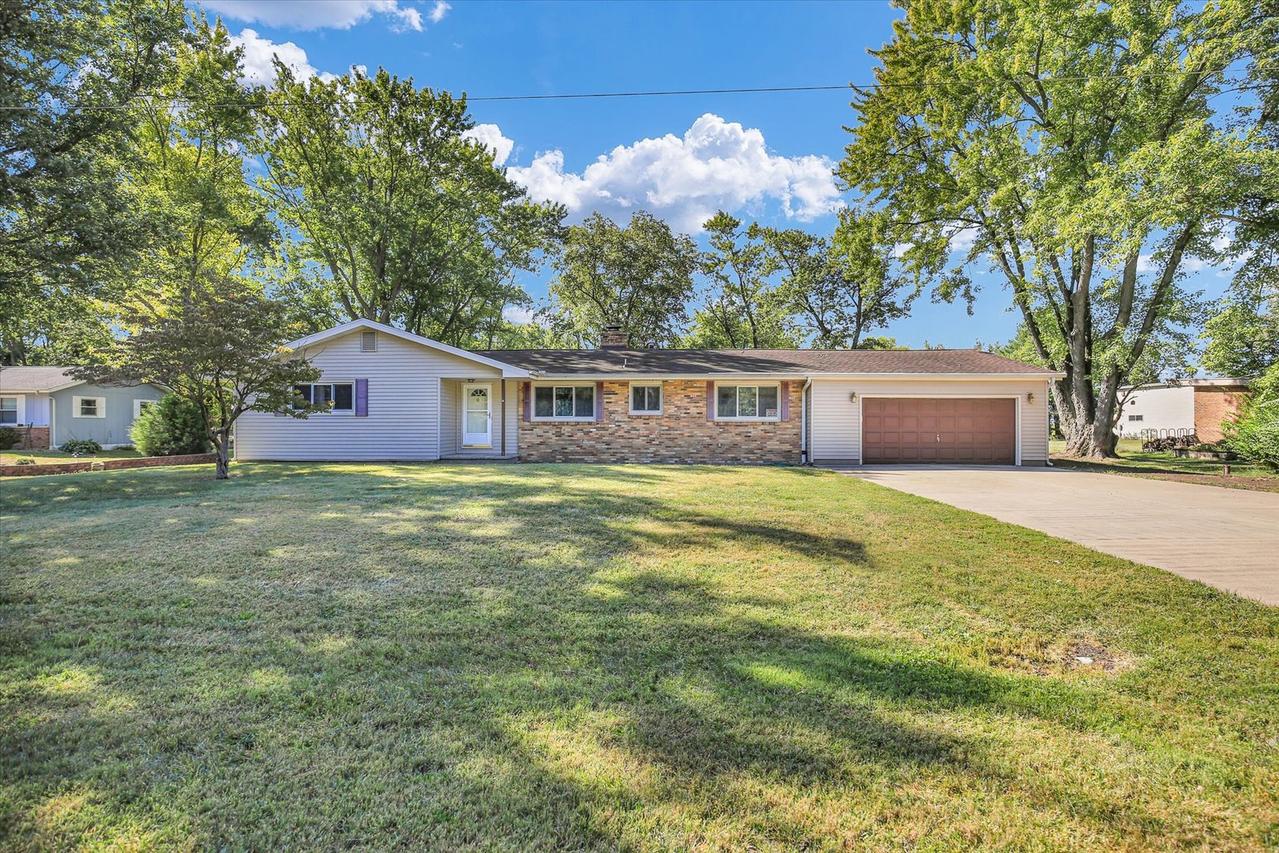 57 Mary Ln., Champaign, IL 61822