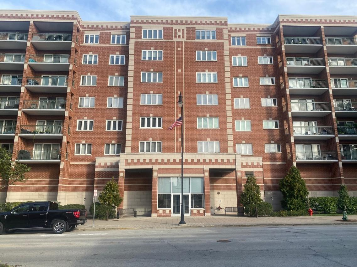 675 Pearson St. #710, Des Plaines, IL 60016