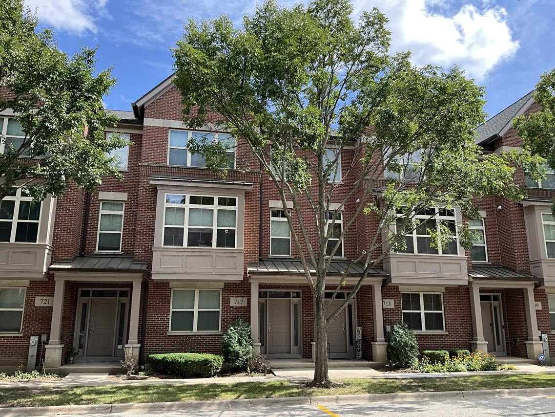717 Summit Ln., Vernon Hills, IL 60061
