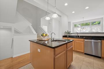 717 Summit Ln., Vernon Hills, IL 60061