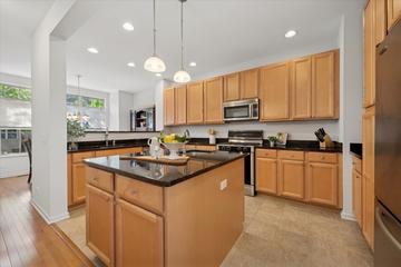 717 Summit Ln., Vernon Hills, IL 60061