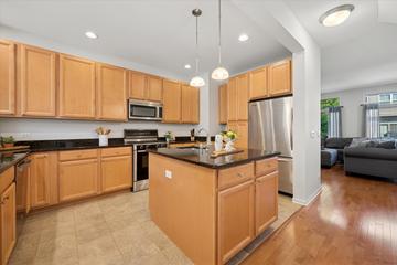 717 Summit Ln., Vernon Hills, IL 60061