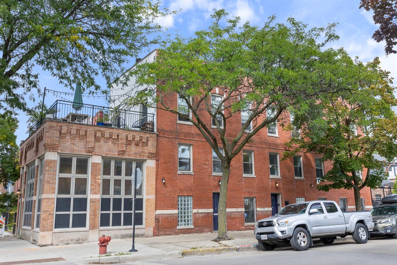 2200 W Erie St. #A, Chicago, IL 60612