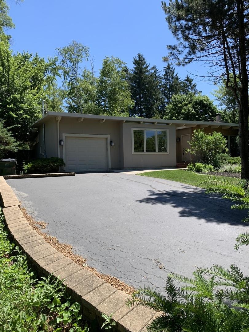 743 Dundee Ave., Barrington, IL 60010