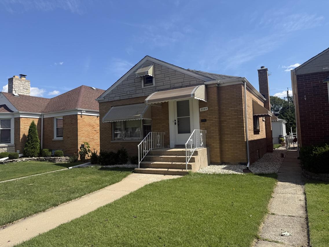 3245 N Pioneer Ave., Chicago, IL 60634