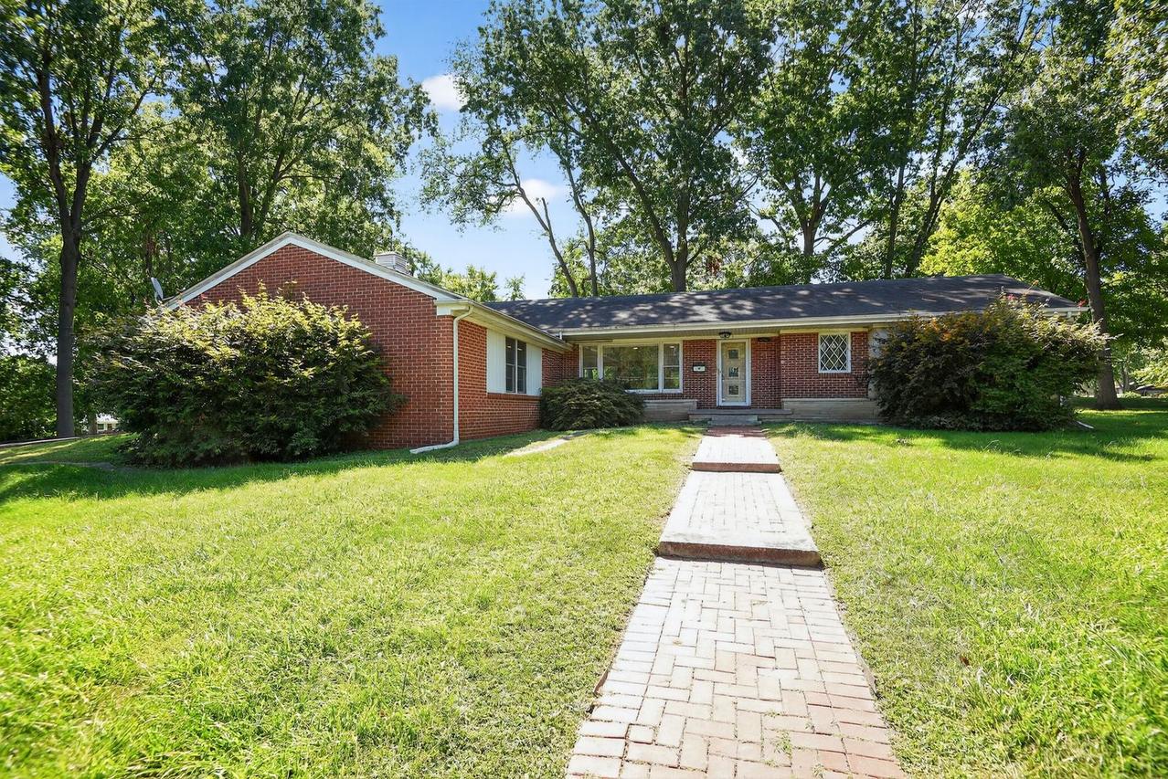 25 Valley Dr., Decatur, IL 62526