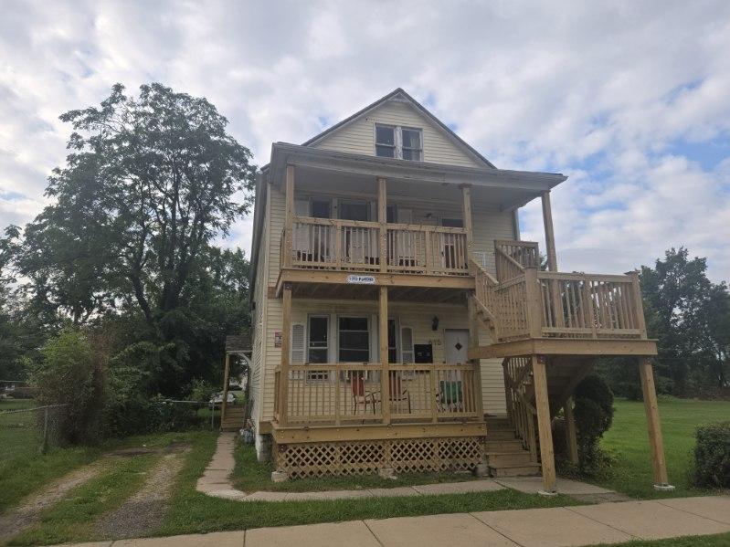 615 Frances St., Phoenix, IL 60426