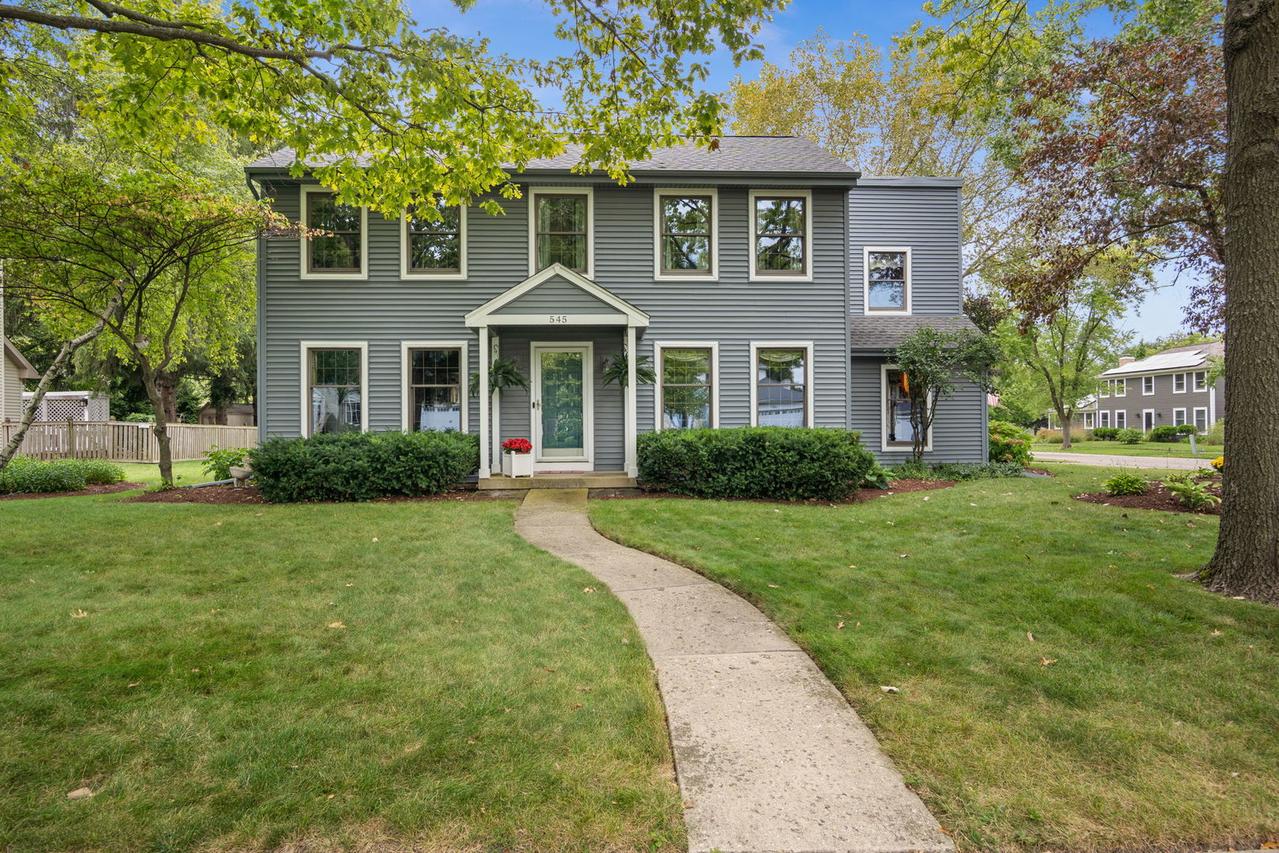 545 Blackhawk Dr., Batavia, IL 60510