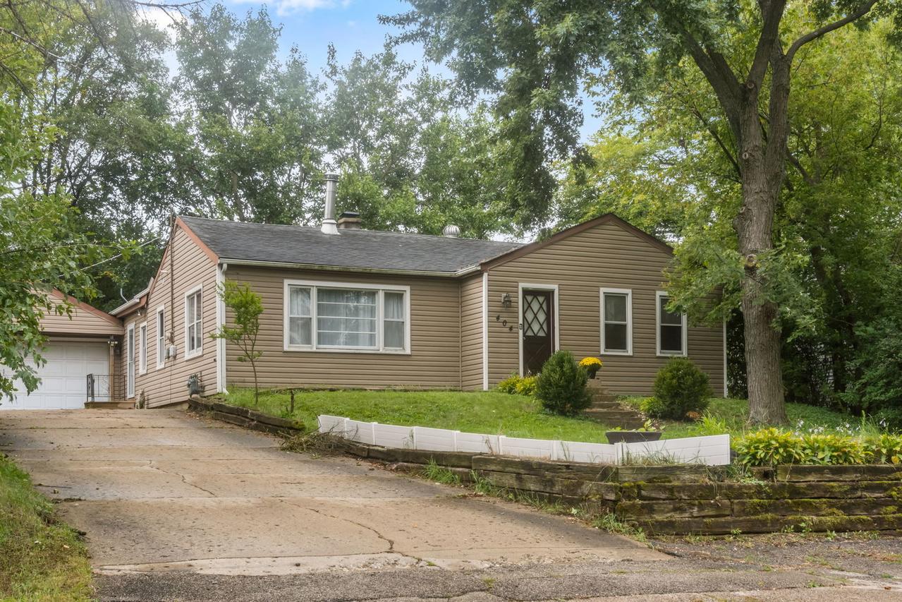 404 Plum St., Lake In The Hills, IL 60156