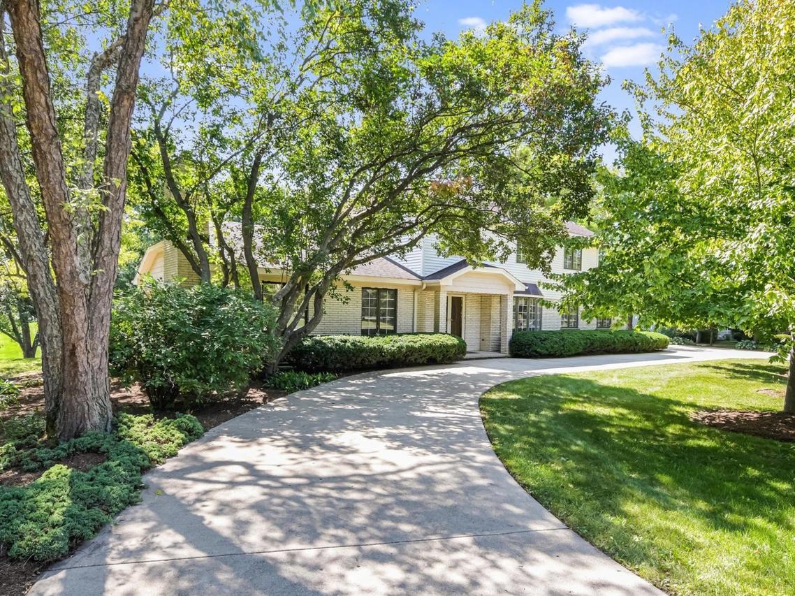 1481 Thor Dr., Inverness, IL 60067