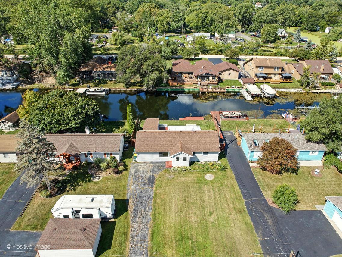 702 Livingston St., Mchenry, IL 60050