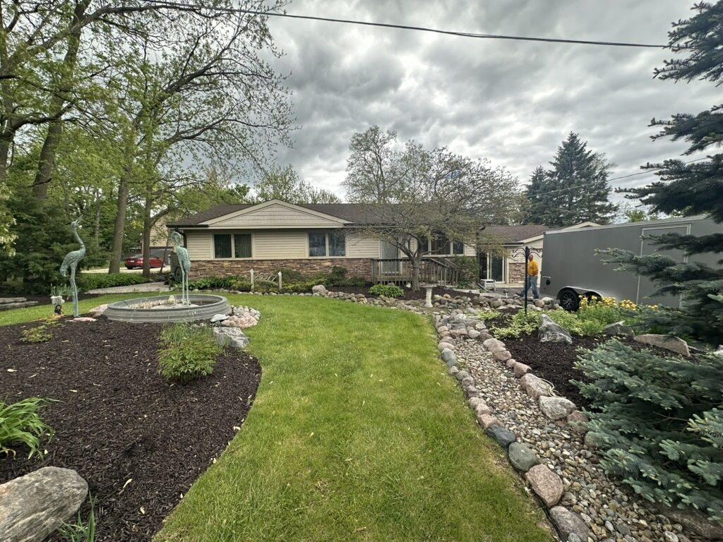 25577 W Lakeview Ave., Wauconda, IL 60084