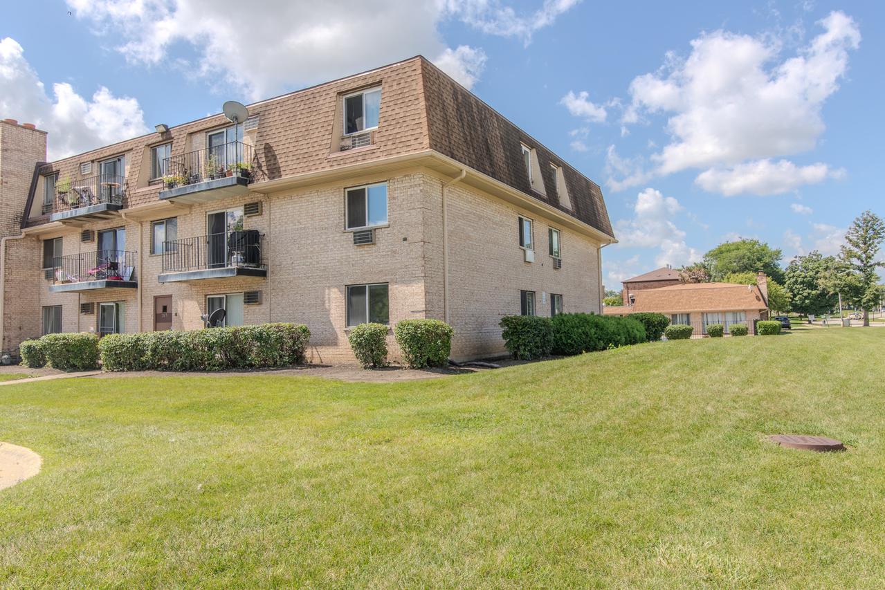 267 Shorewood Dr. #GB, Glendale Heights, IL 60139