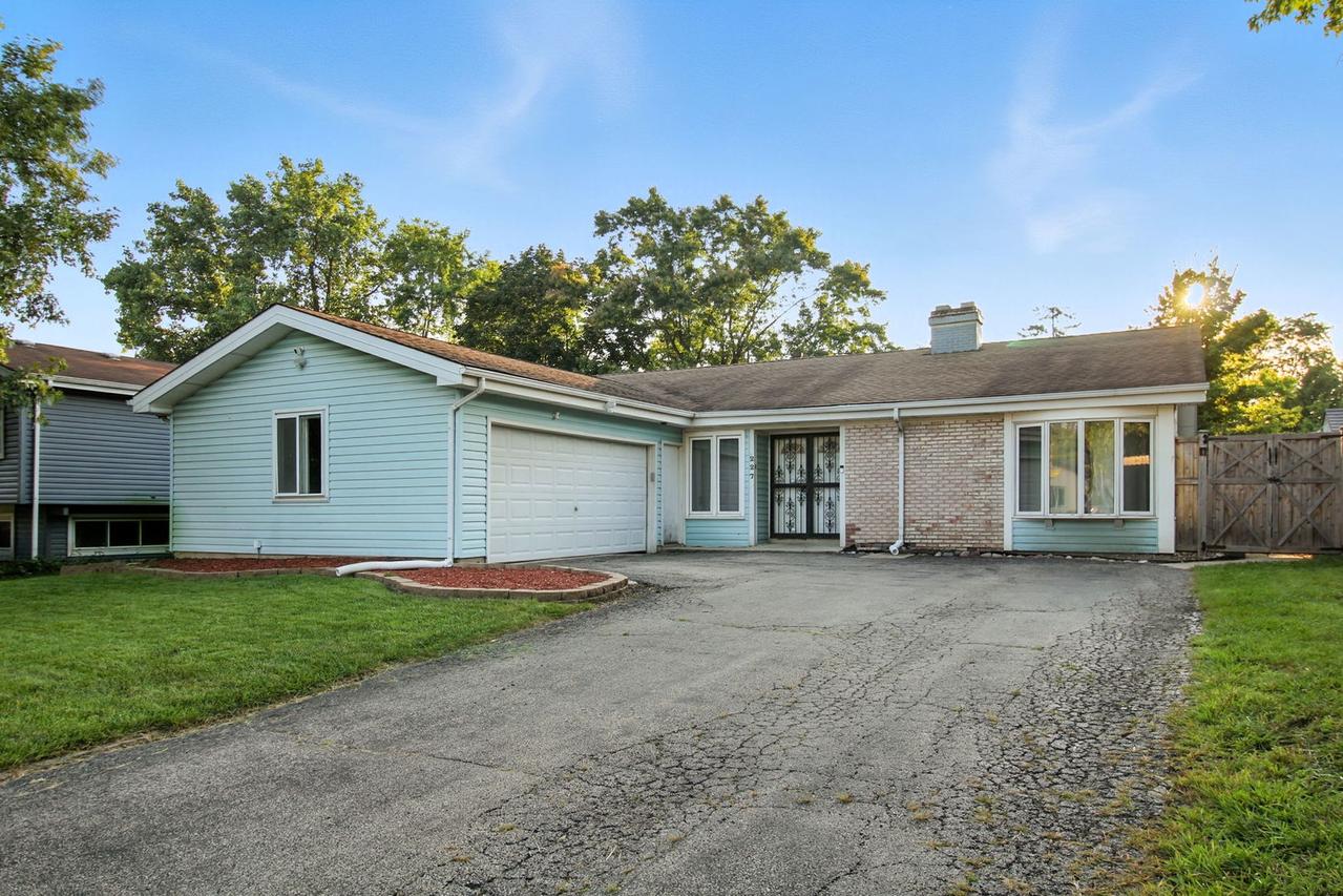 227 Lexington Dr., Bolingbrook, IL 60440