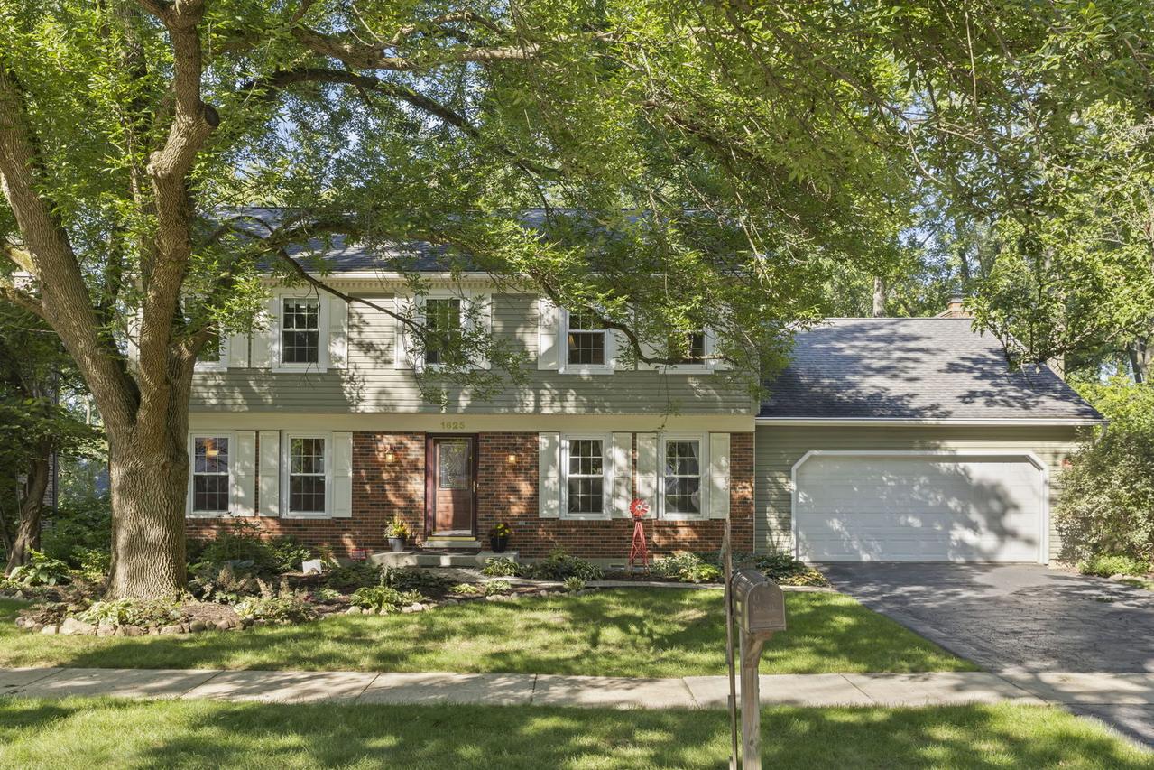 1625 Indian Knoll Rd., Naperville, IL 60565
