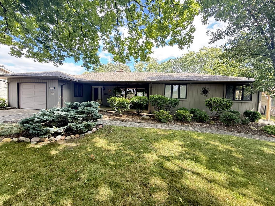 812 N Allen Ave., Mchenry, IL 60050