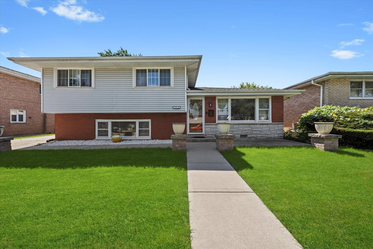 512 Gregory Dr., Chicago Heights, IL 60411