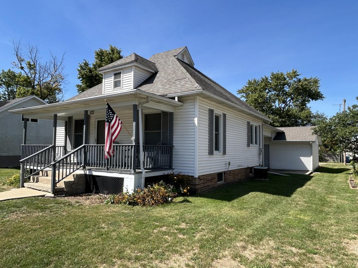 117 N John St., Fithian, IL 61844