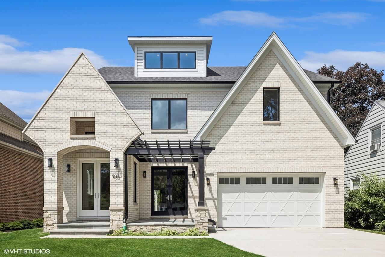 936 S Mitchell Ave., Elmhurst, IL 60126