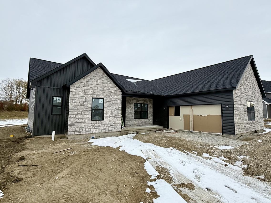 702 N Beacon Hill Cir., Urbana, IL 61802