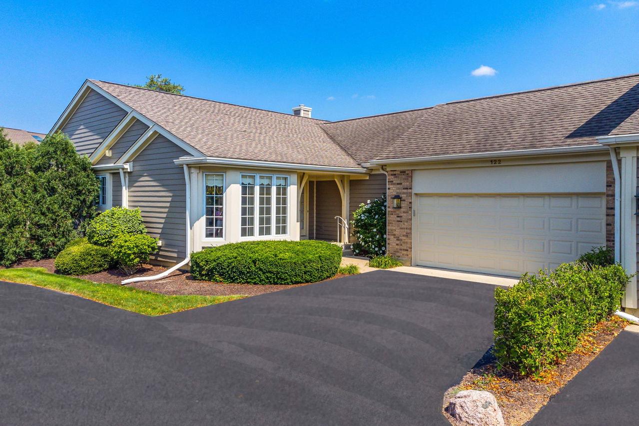 122 Kilchurn Ln., Inverness, IL 60067