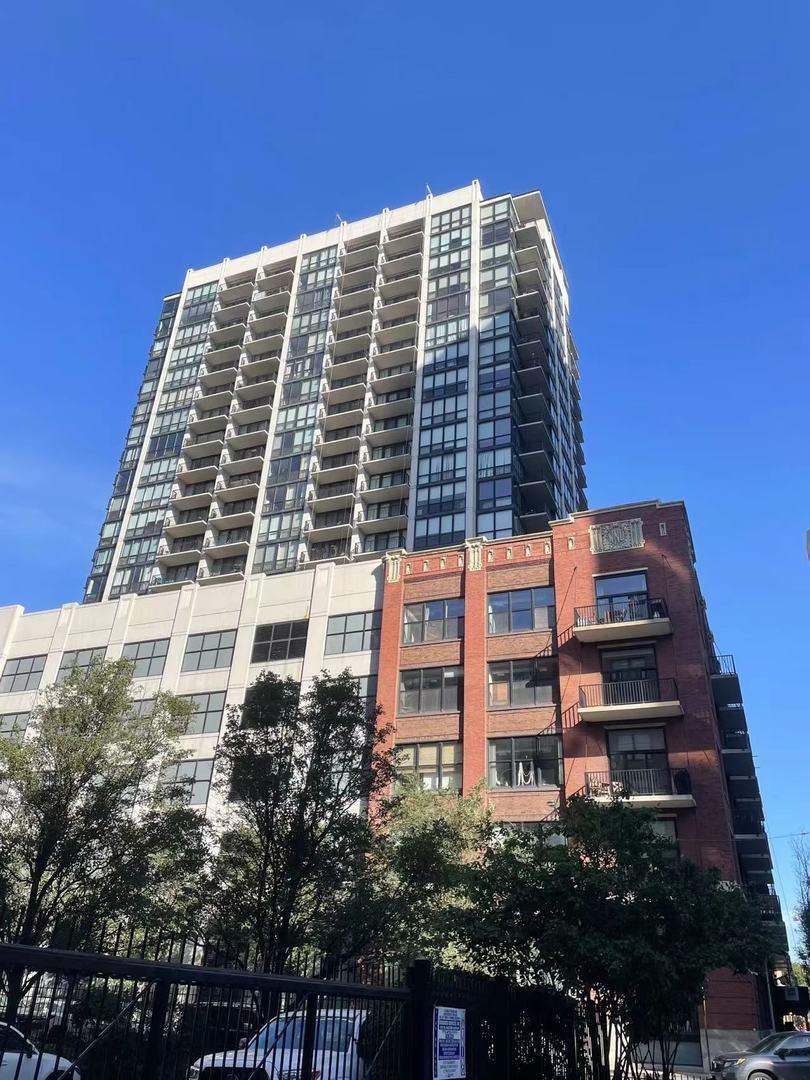 210 S Desplaines St. #1205, Chicago, IL 60661