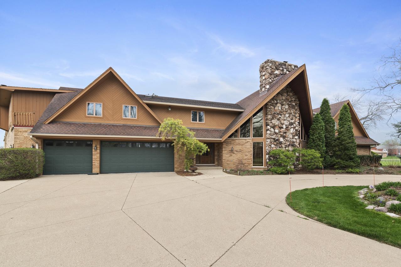 607 Berkshire Ct., Downers Grove, IL 60516
