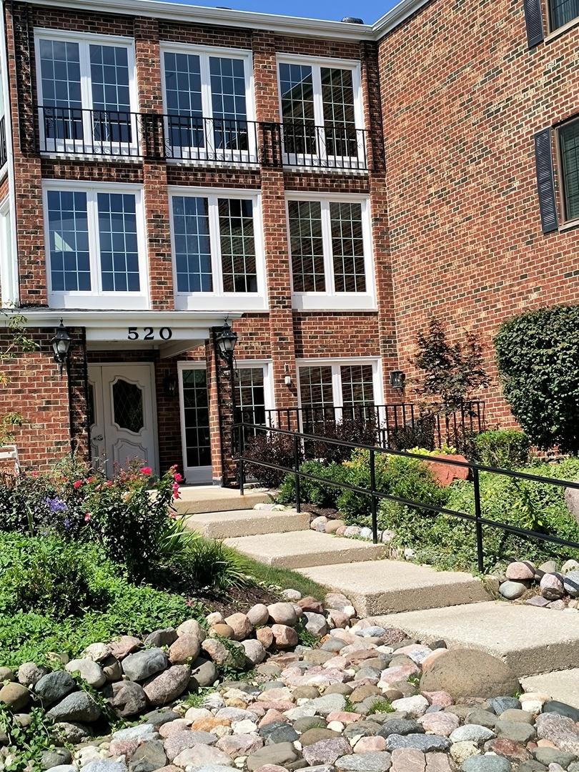 520 Biesterfield Rd. #318, Elk Grove Village, IL 60007
